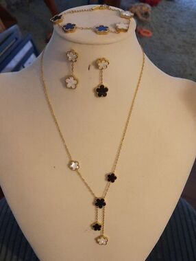 Gold-Tone Floral Pendant Necklace and Earring Set in Black & White
